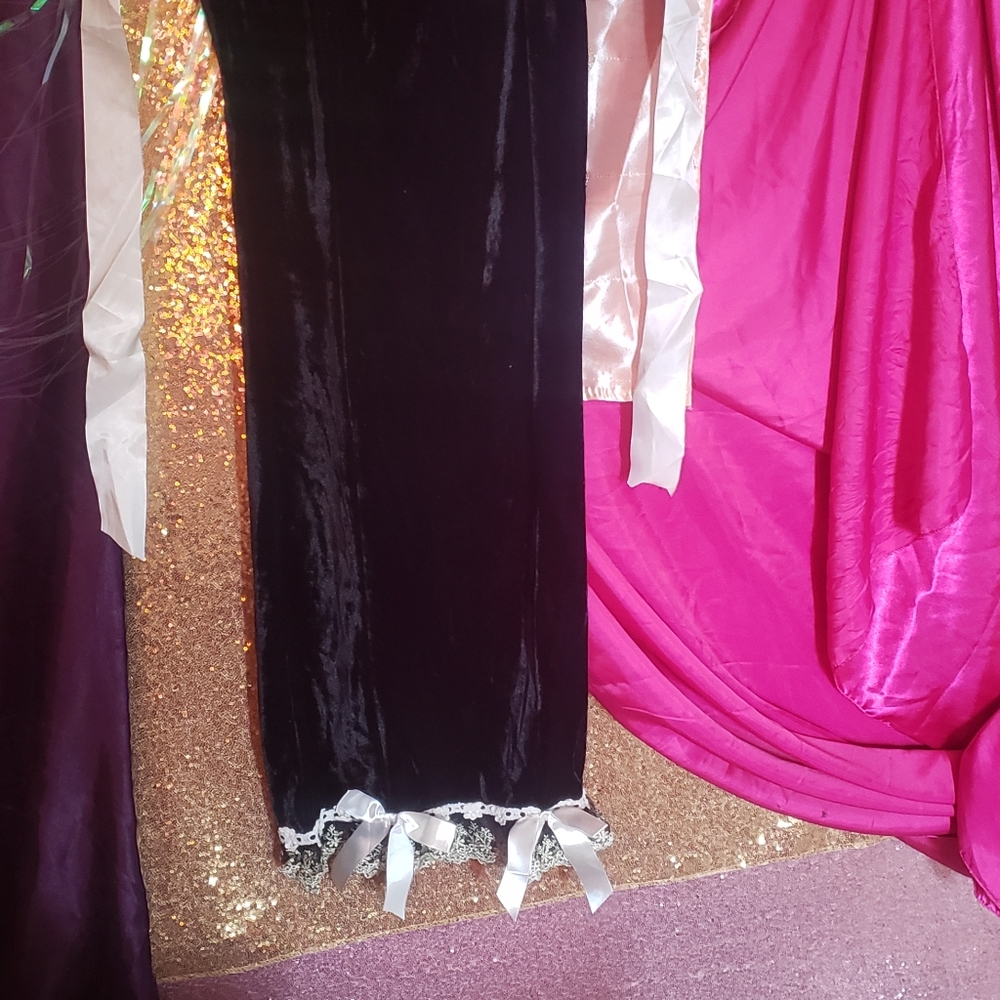 Costume - Picture 2 of 3